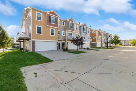 4825 NE Grove Ln, Ankeny, IA 50021