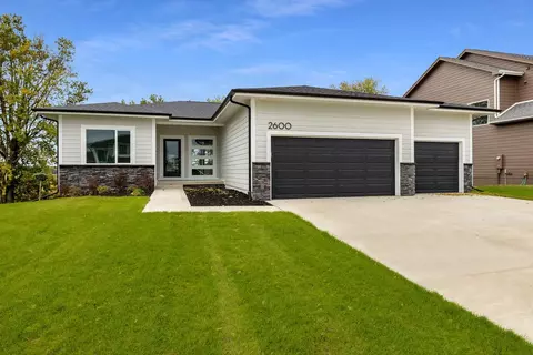 2600 Adobe Dr, Waukee, IA 50263