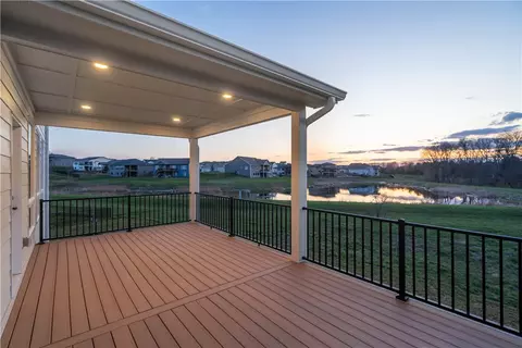 3810 Woodland Ct, Waukee, IA 50263