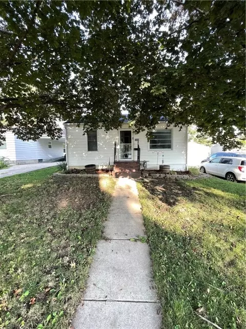 510 E 19th St S, Newton, IA 50208