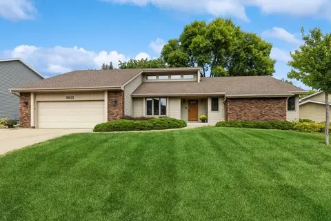 9613 Tanglewood Dr, Urbandale, IA 50322
