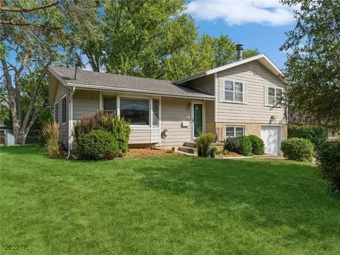 813 29th St, West Des Moines, IA 50265