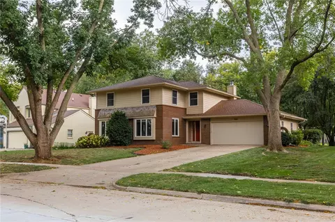 5612 Columbine Dr, Johnston, IA 50131