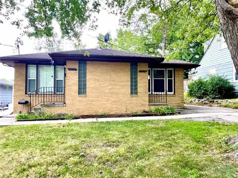 3212 57th St, Des Moines, IA 50310
