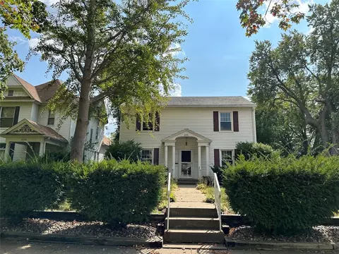 206 W Montgomery St, Knoxville, IA 50138