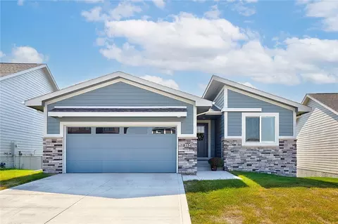 18154 Alpine Dr, Clive, IA 50325