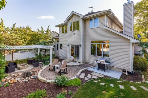 1468 NW 122nd St, Clive, IA 50325