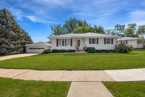 301 SE Little Beaver Dr, Grimes, IA 50111