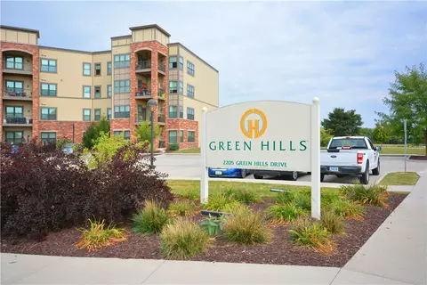 2200 Hamilton Dr #406, Ames, IA 50014