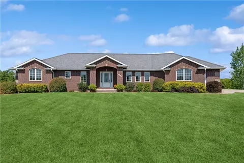 1177 164th Dr, Pella, IA 50219