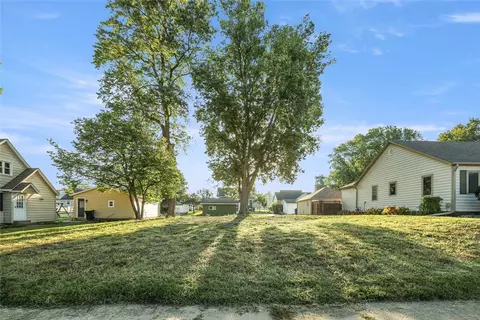 1110 Marion Ave, Pella, IA 50219