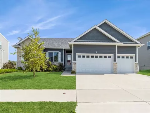 7625 NW 94th Ct, Johnston, IA 50131