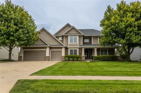 15121 Goodman Dr, Urbandale, IA 50323