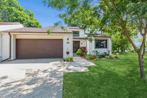 2309 Linda Cir, Urbandale, IA 50322