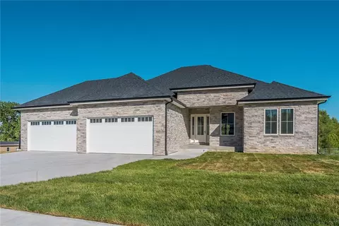 4851 159th St, Urbandale, IA 50323