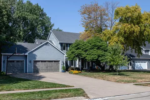 1636 NW 129th St, Clive, IA 50325
