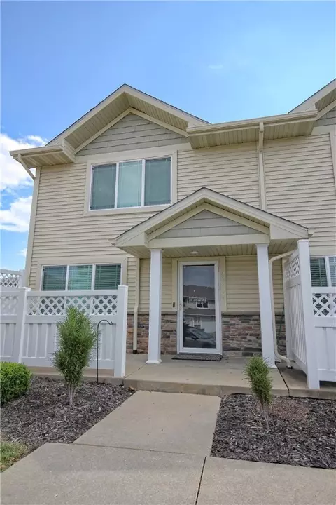 8601 Westown Pkwy #28101, West Des Moines, IA 50266