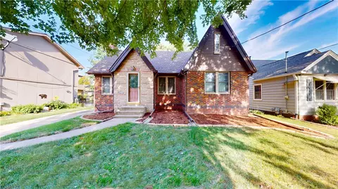 2121 40th St, Des Moines, IA 50310