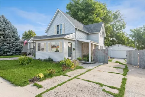 119 4th St, West Des Moines, IA 50265