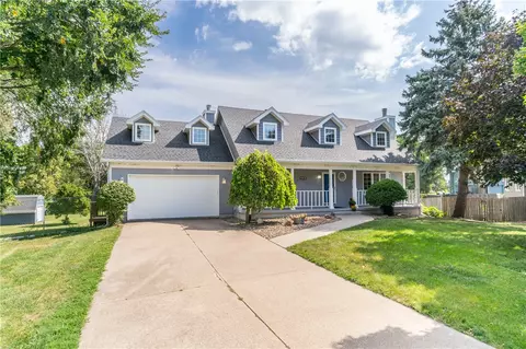 2514 E Thornton Ave, Des Moines, IA 50320