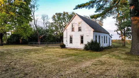 6845 SE 60th St, Carlisle, IA 50047
