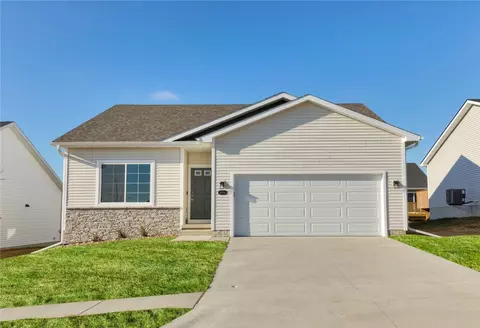 3050 Darling Rd, Waukee, IA 50263