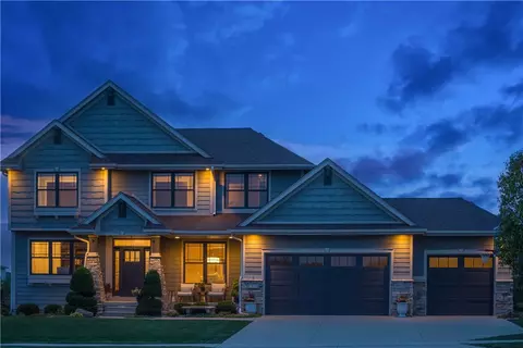 4318 162nd St, Urbandale, IA 50323