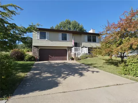 2312 W Larson St, Knoxville, IA 50138