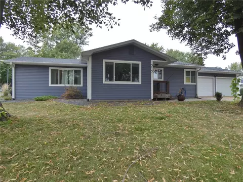 513 Farmer St, Pella, IA 50219