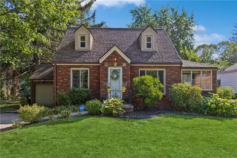 1401 64th St, Windsor Heights, IA 50324
