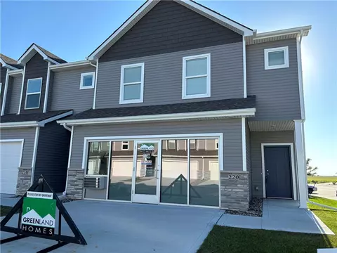 220 NE Woods Ln, Ankeny, IA 50021