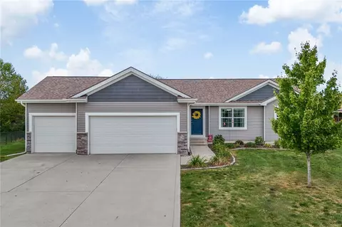 718 SW 40th St, Ankeny, IA 50023
