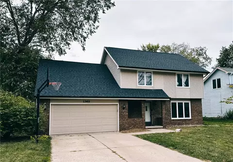 1362 NW 90th St, Clive, IA 50325