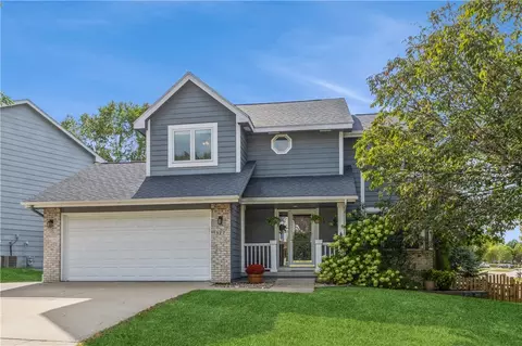 377 S 49th St, West Des Moines, IA 50265