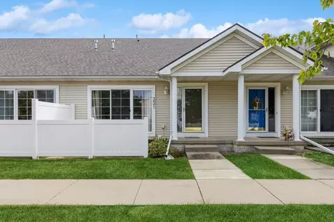 331 SE Woodbine Dr, Grimes, IA 50111