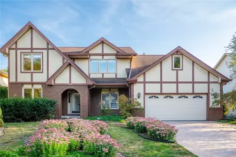 9430 Hammontree Dr, Urbandale, IA 50322