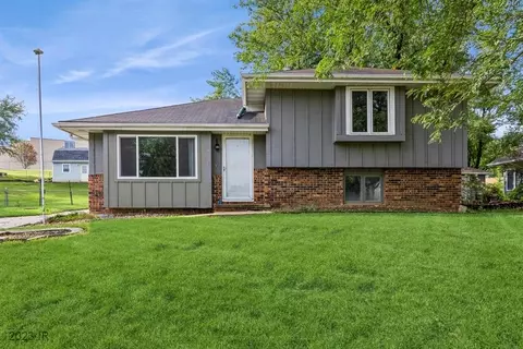 4810 Wakonda Dr, Norwalk, IA 50211