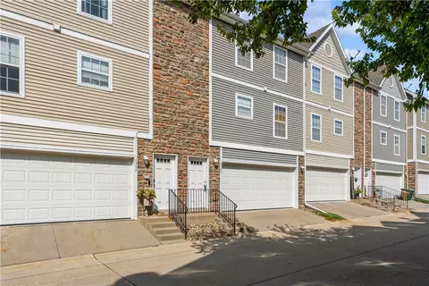 6340 Gold Leaf Ln, Pleasant Hill, IA 50327