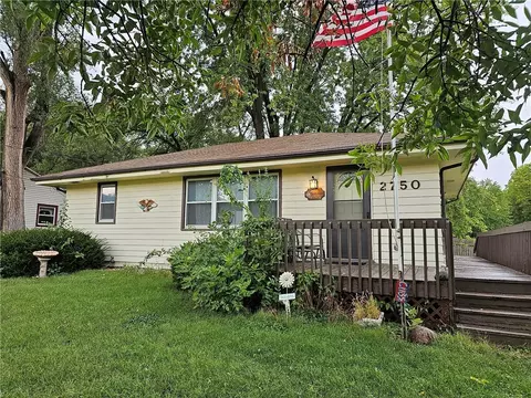 2750 NE Aurora Ave, Des Moines, IA 50317