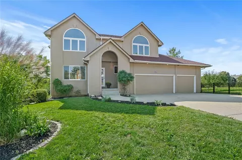 608 58th St, West Des Moines, IA 50266