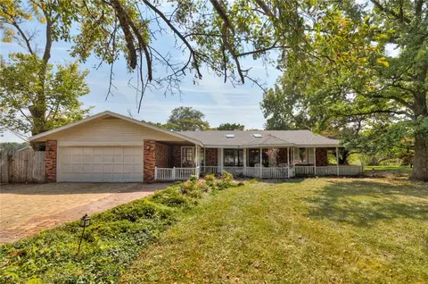 3041 Hubbell Ave, Des Moines, IA 50317