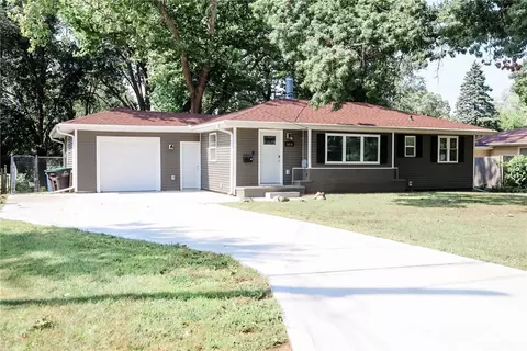 5414 SW 17th St, Des Moines, IA 50315