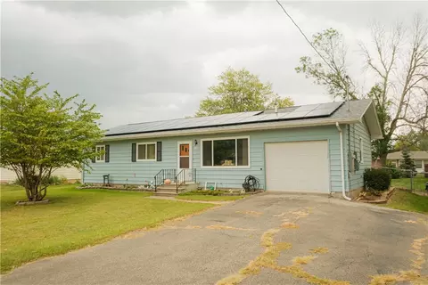 425 West St, Martensdale, IA 50160