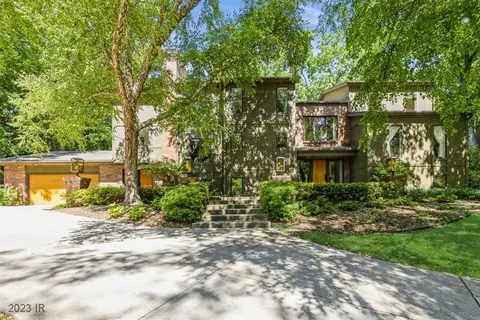 1517 Pleasant View Dr, Des Moines, IA 50315