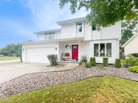 1217 58th St, West Des Moines, IA 50266