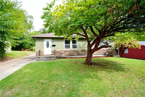 307 Hughes Ave, Des Moines, IA 50315