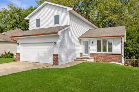 2238 E Park Ave, Des Moines, IA 50320