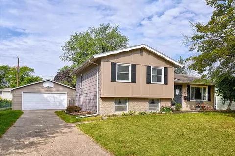 214 NE Bel Aire Rd, Ankeny, IA 50021