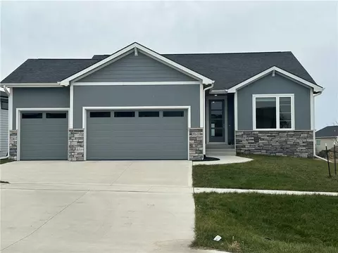 9639 Watermeadow Cir, Johnston, IA 50131