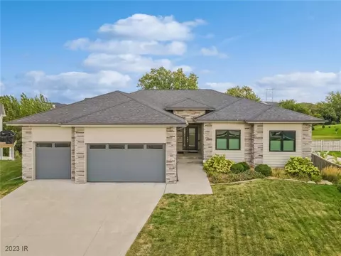 14911 Coyote Cir, Urbandale, IA 50323
